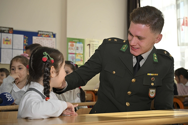 İlkokul Öğrencilerinden Mehmetçiğe Anlamlı Mektup