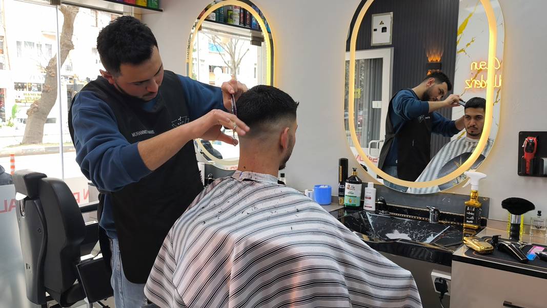 Kütahya’da Berber Ve Kuaförler En Yoğun Günlerini Yaşadı (2)