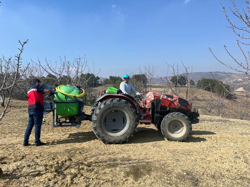 Kütahya’da Bordo Bulamacı Uygulaması Başladı (1)