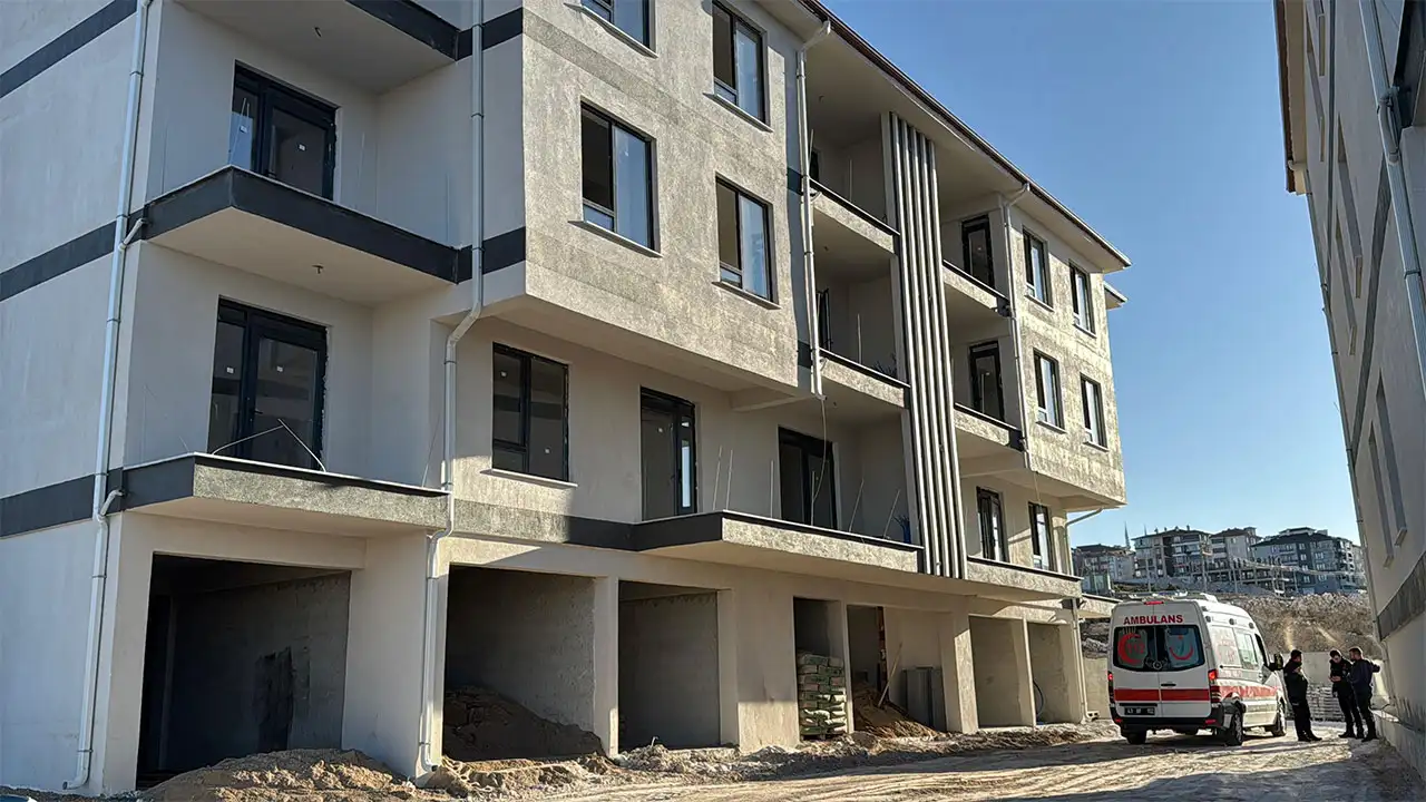 Kütahya’da Inşaattan Düşen Işçi Ağır Yaralandı5