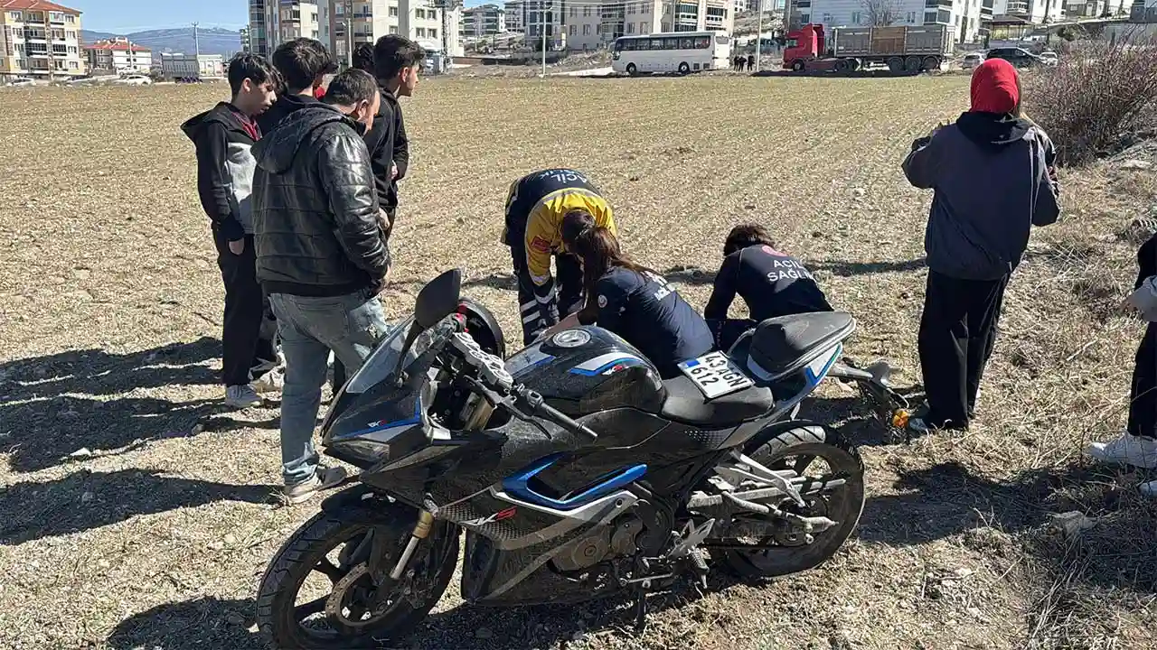 Kütahyada Lise Öğrencisi Genç Motosiklet Kazasında Yaralandı4