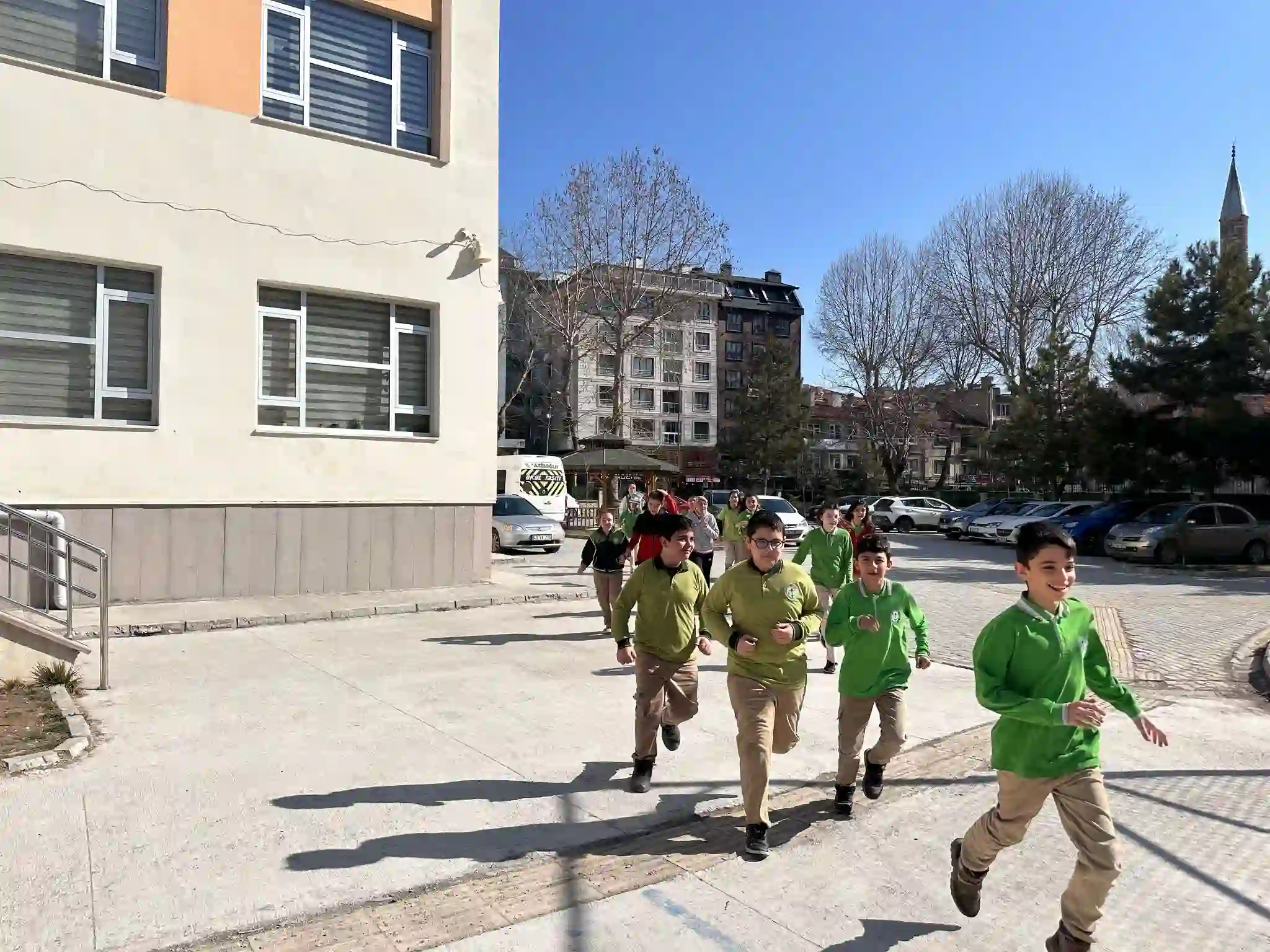 Kütahya’da Öğrenci Ve Öğretmenlerden Deprem Tatbikatı (4)