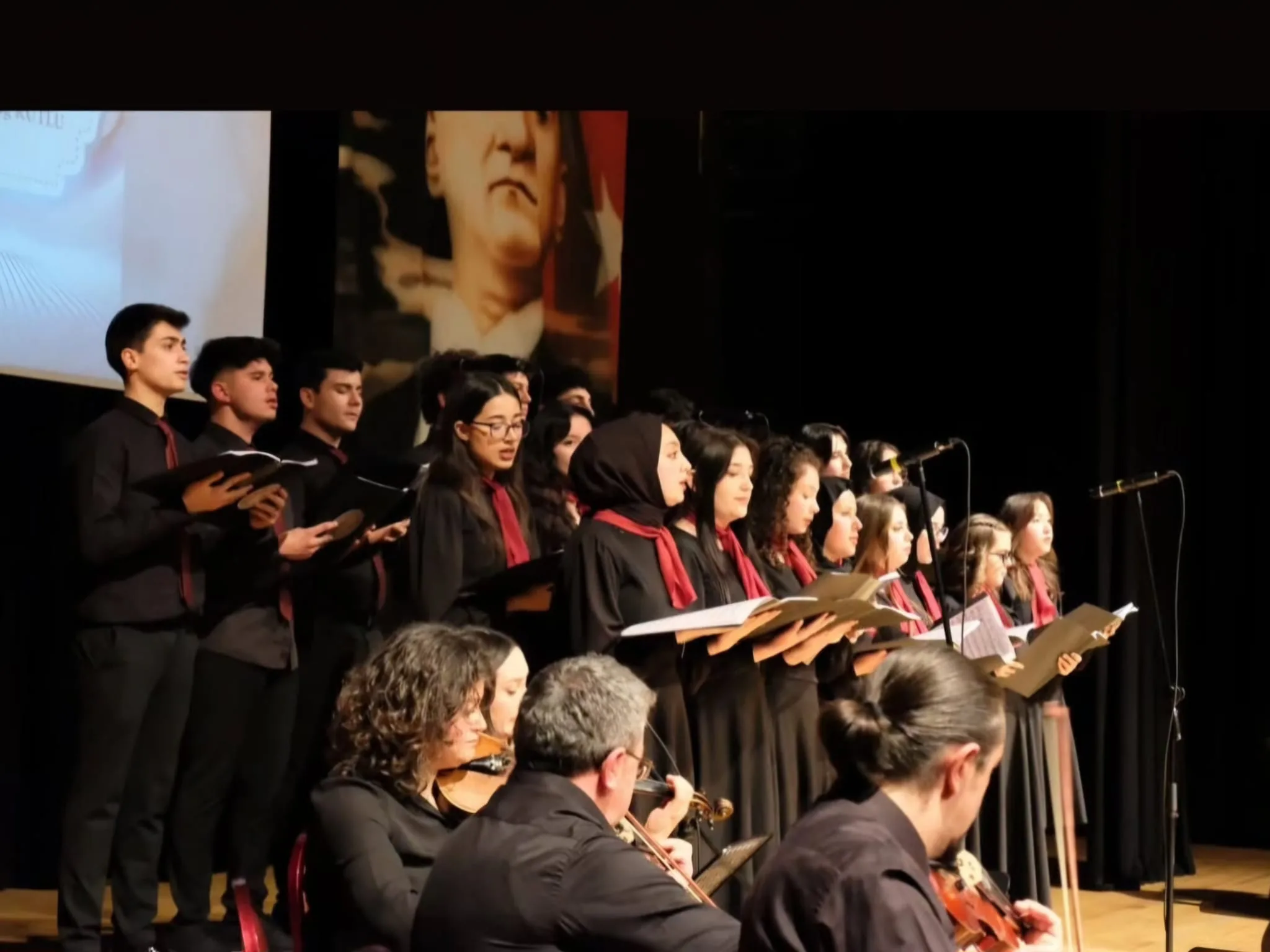 Kütahya’da Öğrenci Ve Öğretmenlerden Ilahi Konseri