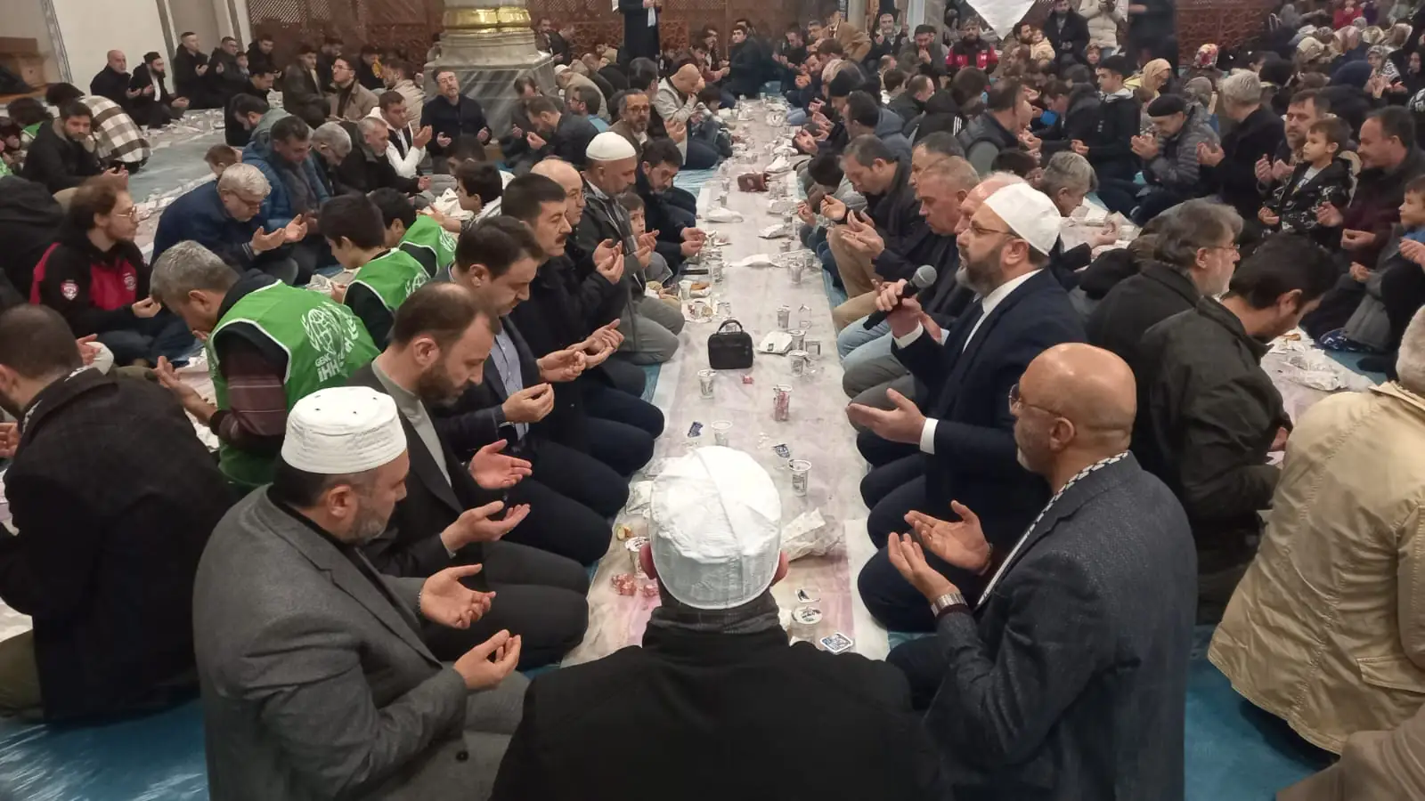 Kütahya’da Vatandaşlar Ümmet İftarı’nda Buluştu