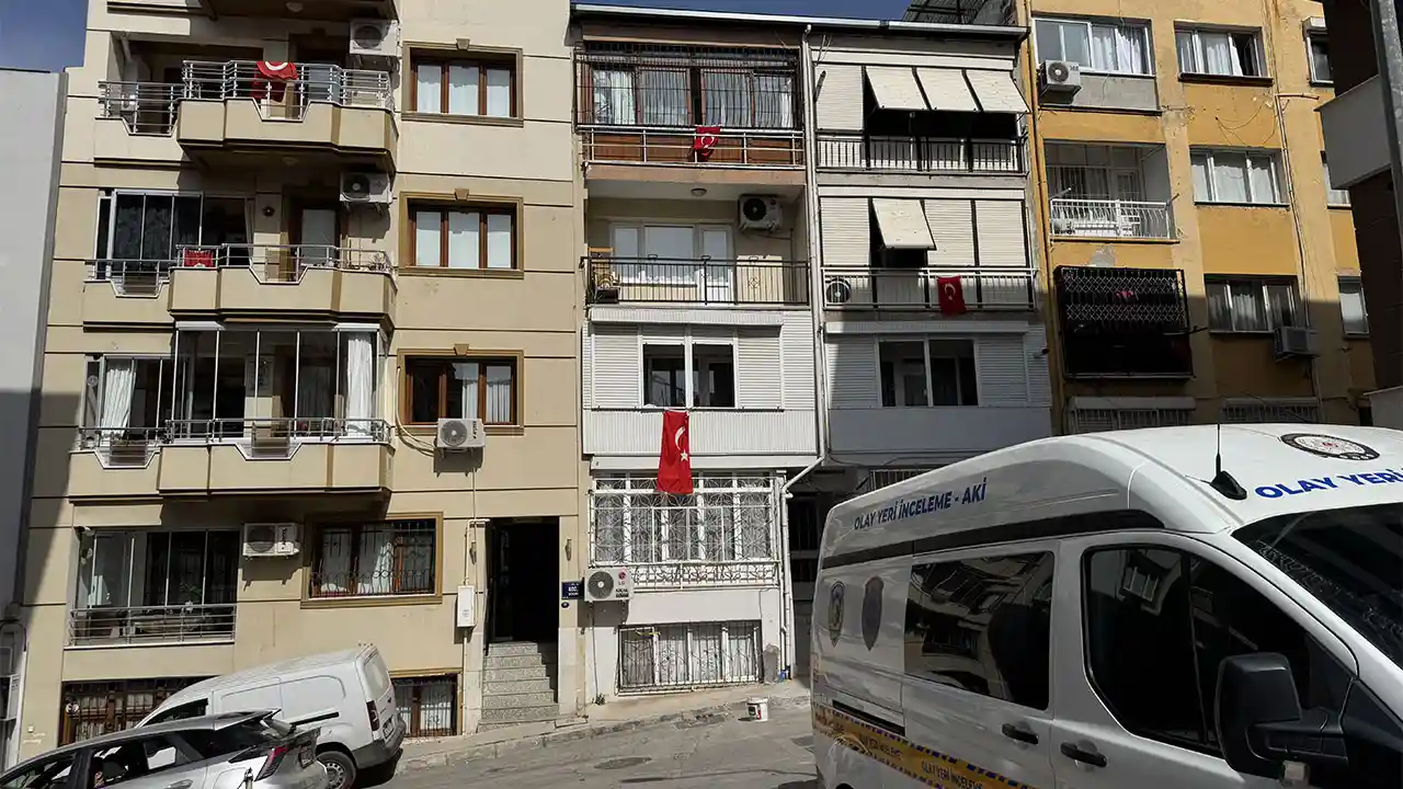 17 Yaşındaki Çocuk Çatıdan Apartman Boşluğuna Düştü3