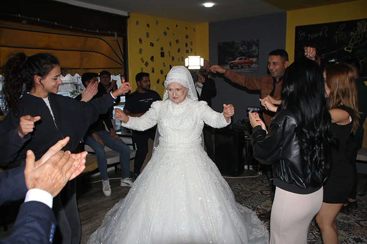 45 Yıldır Hayalini Kurdukları Düğünlerini Yaptılar2