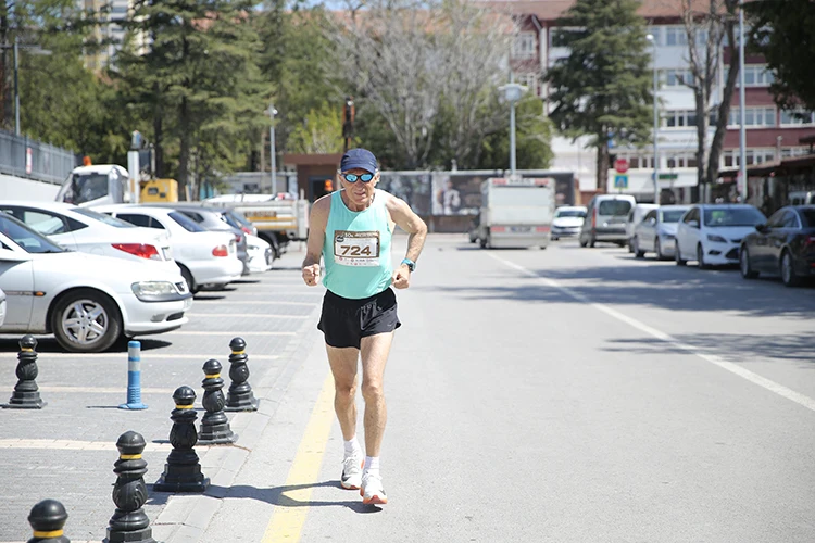 67 Yaşında Atletizmle 108 Madalya Kazanıldı