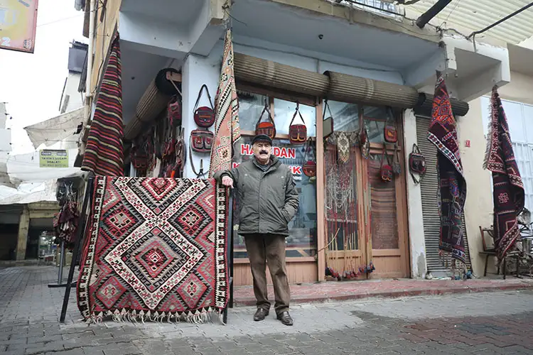 Antika Kilim Ticaretiyle Hem Geçimini Sağladı Hem 11 Çocuk Büyüttü2