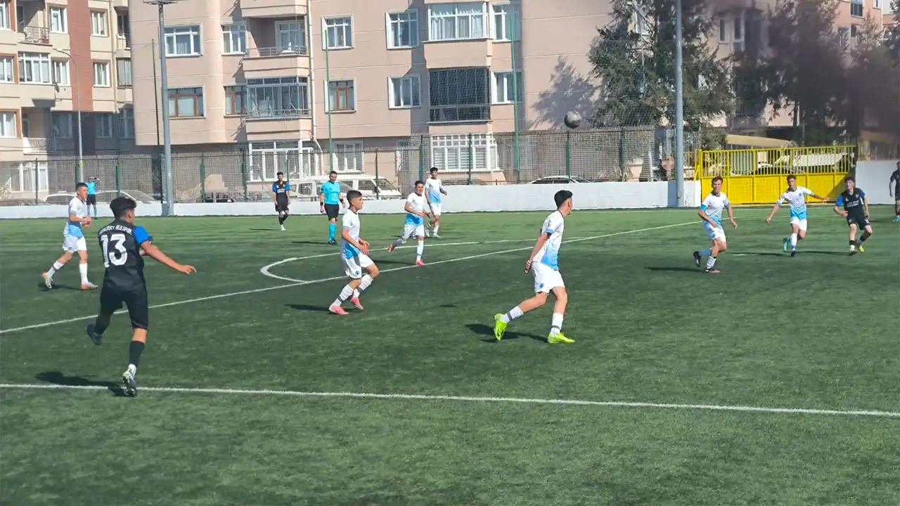 Belediye Kütahyaspor’un Gençleri Karacabey Belediyespor'a Mağlup Oldu1