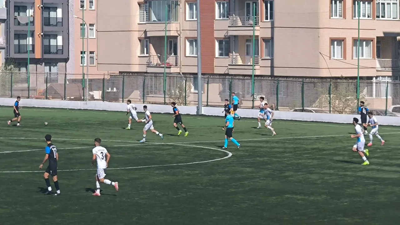 Belediye Kütahyaspor’un Gençleri Karacabey Belediyespor'a Mağlup Oldu3