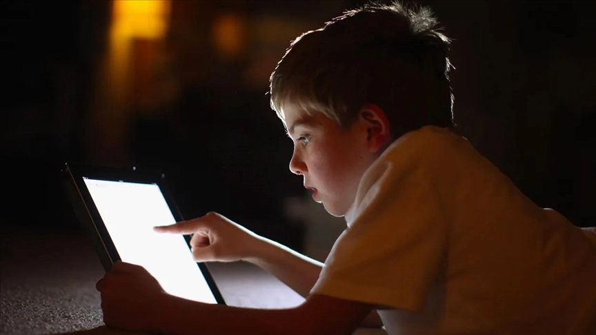 Dünya Çocukları Sosyal Medyanın Tehlikelerinden Koruma Altına Alıyor