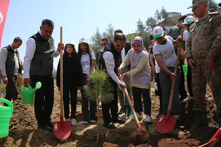 Hatay'da Deprem Şehitleri Anısına 2 Bin 100 Fidan Dikildi1