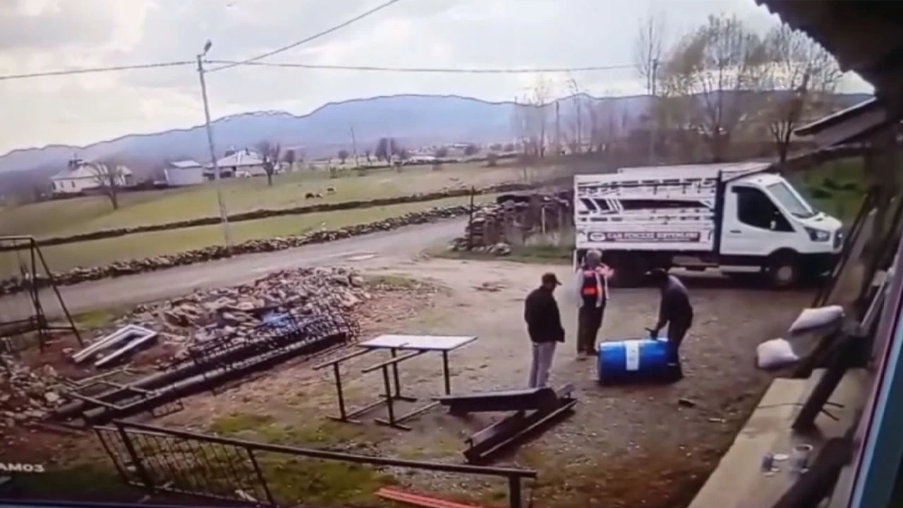 Kesilmeye Çalışılan Varil Patladı.1Jpg