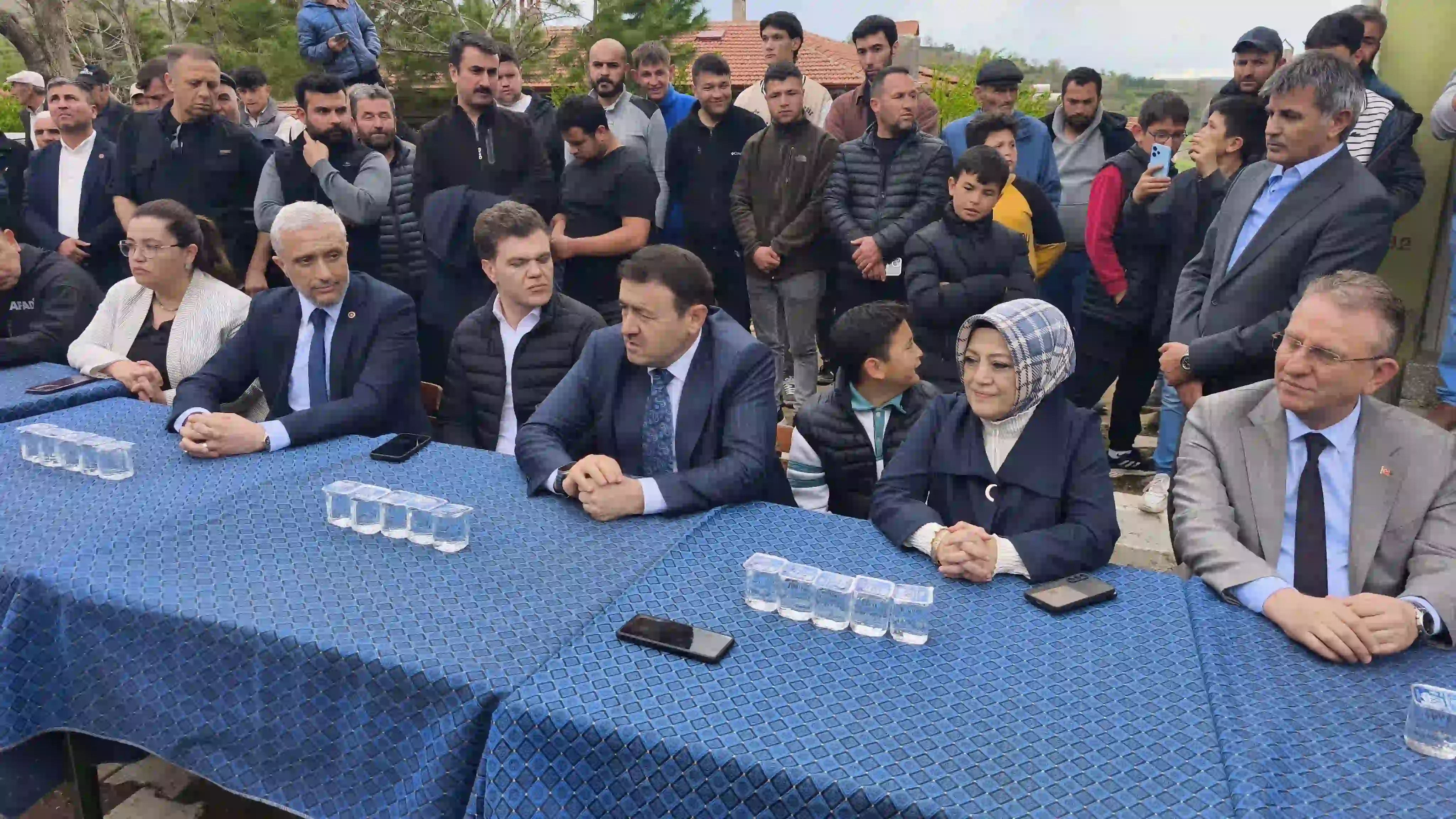 Kütahya Valisi Işın, Deprem Bölgesinde Incelemelerde Bulundu4