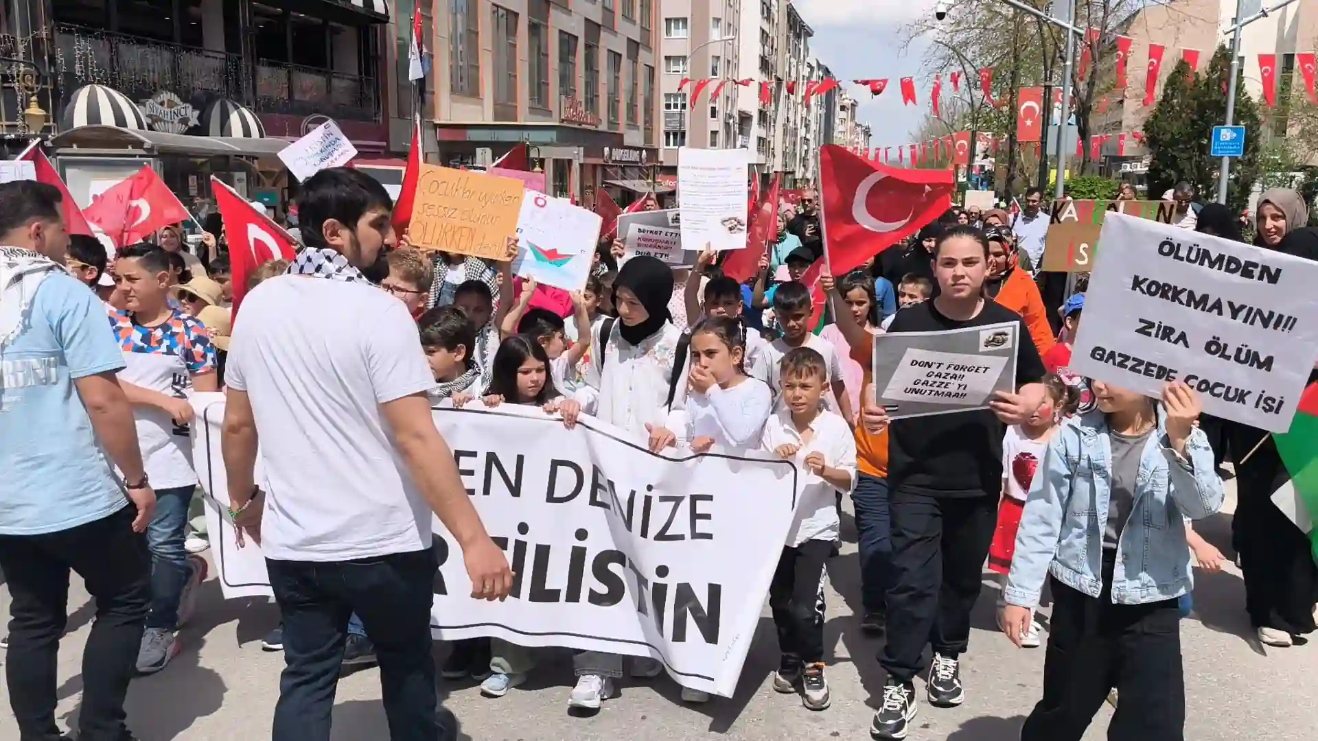 Kütahya’da 23 Nisan’da Çocuklar Filistin Için Yürüdü 2
