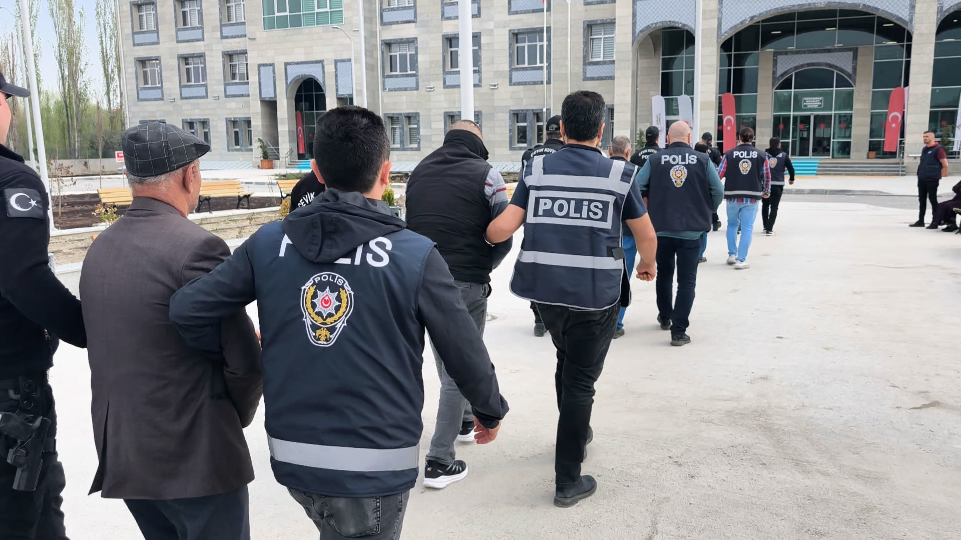 Kütahya’da Fuhuşa Aracılık Yapanlara Tutuklama Kararı (5)