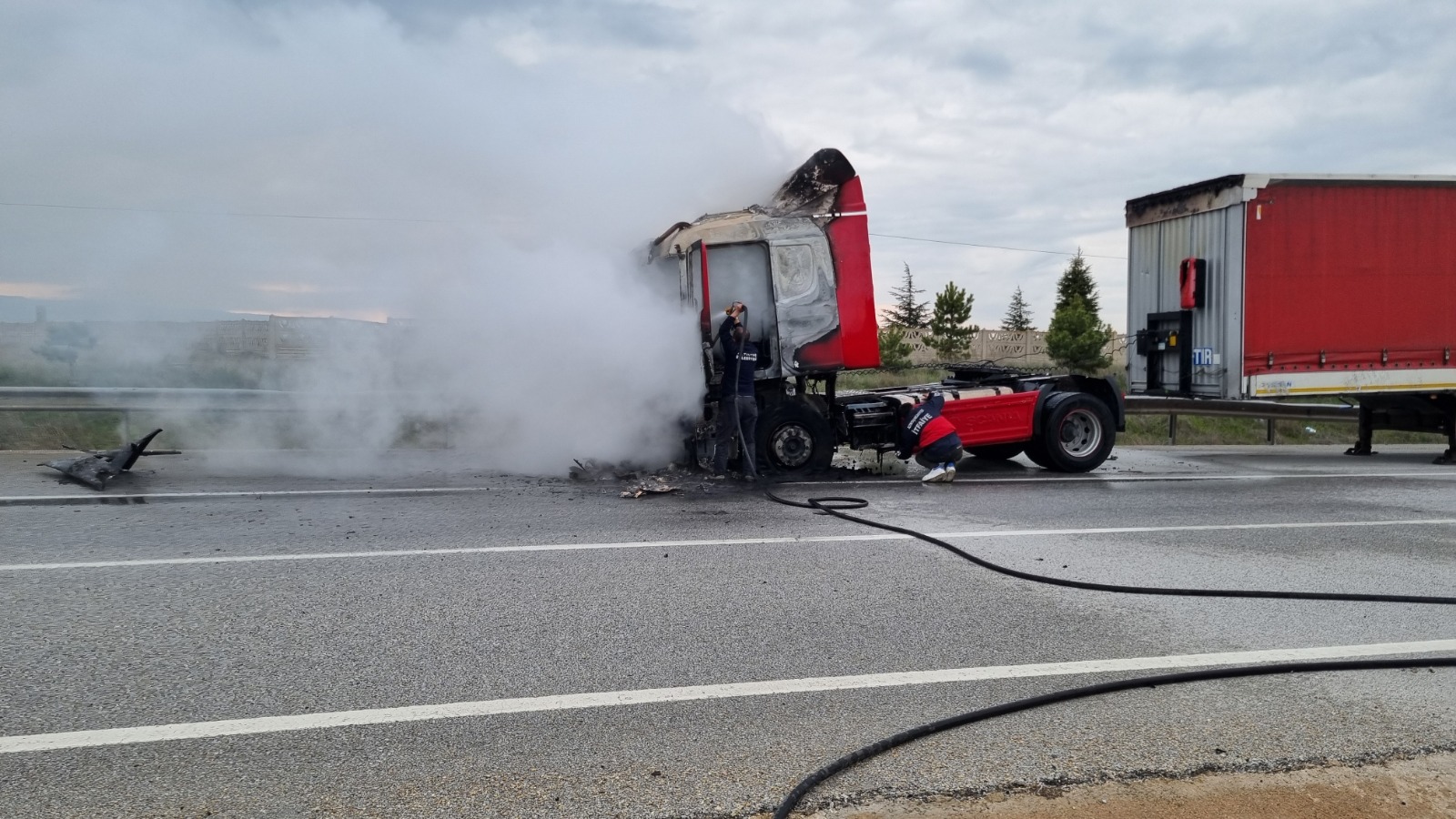 Kütahya'da Seyir Halindeki Tırda Yangın (3)