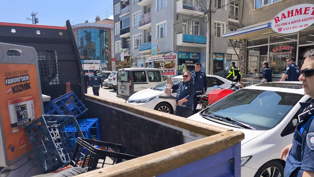 Kütahya’da Zabıta Ekipleri Kaldırım Işgalcilerini Denetledi 05