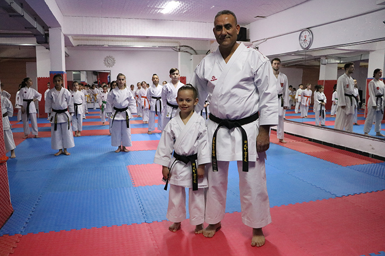 Minik Karateci Ayza Akgün'ün Gözü Balkan Zirvesinde (3)