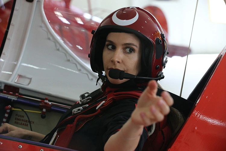 Türk Kadın Akrobasi Pilotunun Havacılık Tutkusuyla Tanıtım Uçuşları