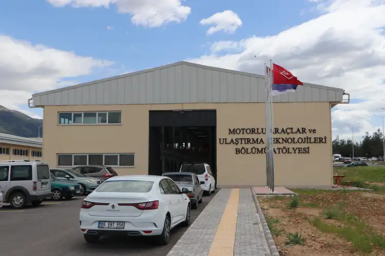 Türkiye'nin Ilk Üniversite Merkezli Oto Ekspertiz Merkezi Açıldı (2)