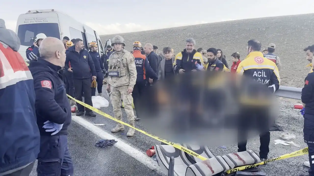 Van'daki Trafik Kazasında Can Kaybı 8'E Yükseldi