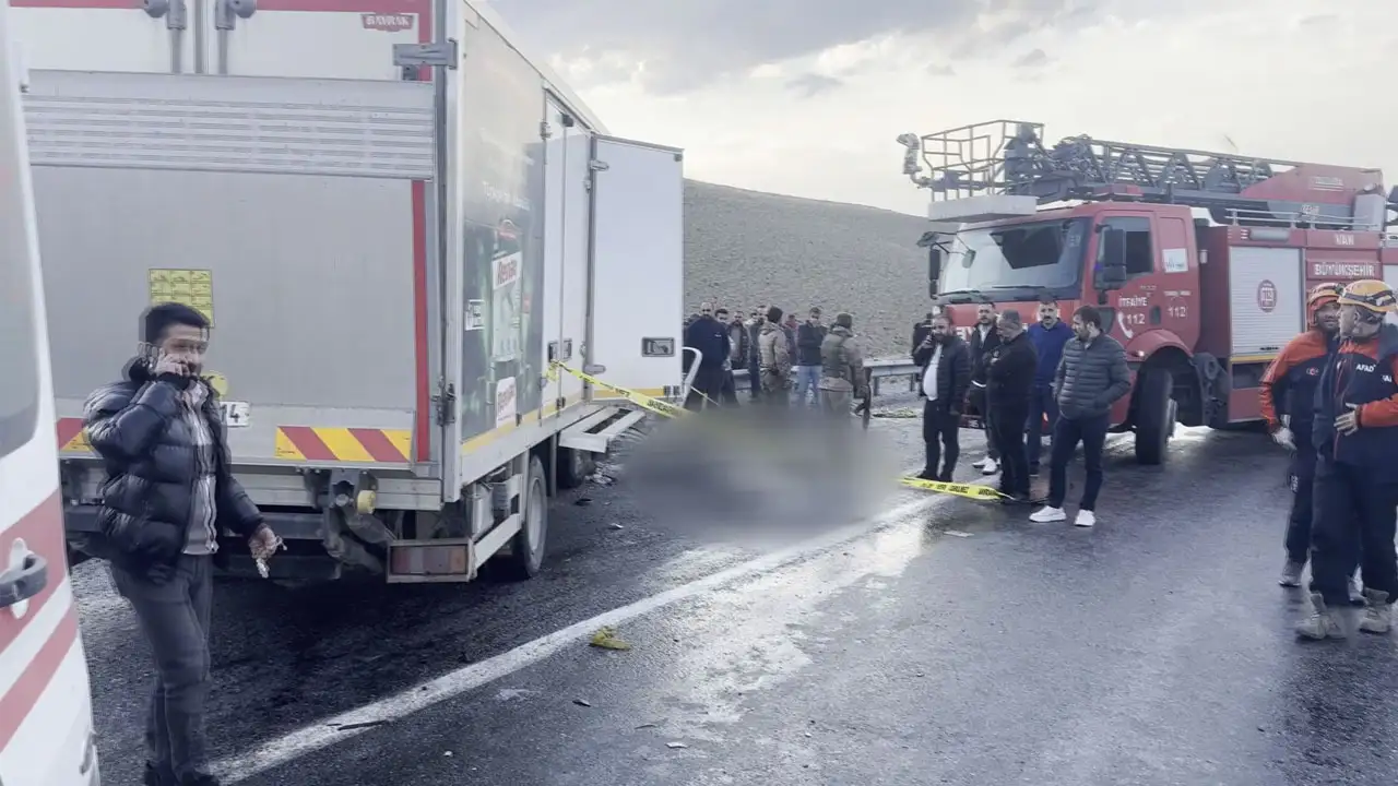 Van'daki Trafik Kazasında Can Kaybı 8'E Yükseldi1