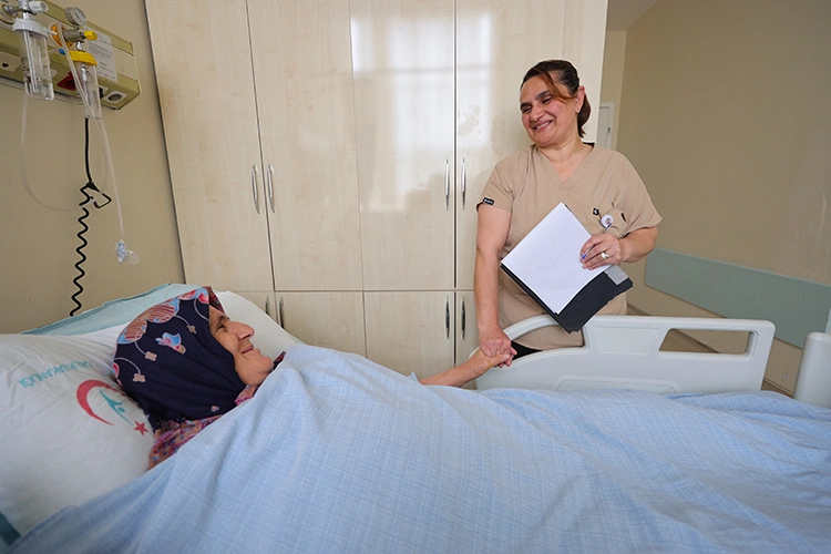 30 Yıldır Hemşirelik Yapan Nezaket Azizoğlu’nun Hikayesi1