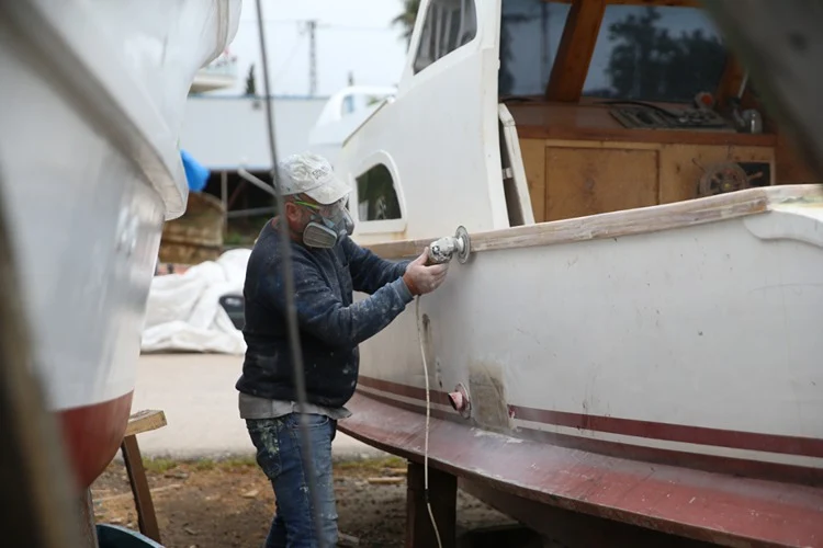 Balıkçılar Yeni Sezon Için Ağ Ve Tekne Bakımında1