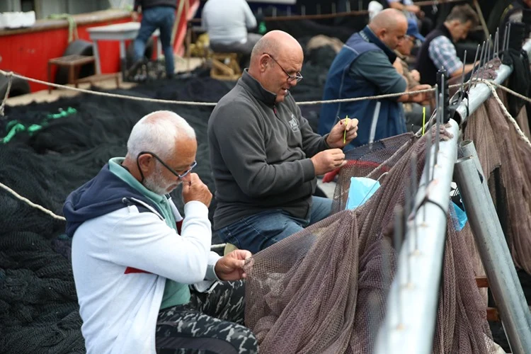 Balıkçılar Yeni Sezon Için Ağ Ve Tekne Bakımında4