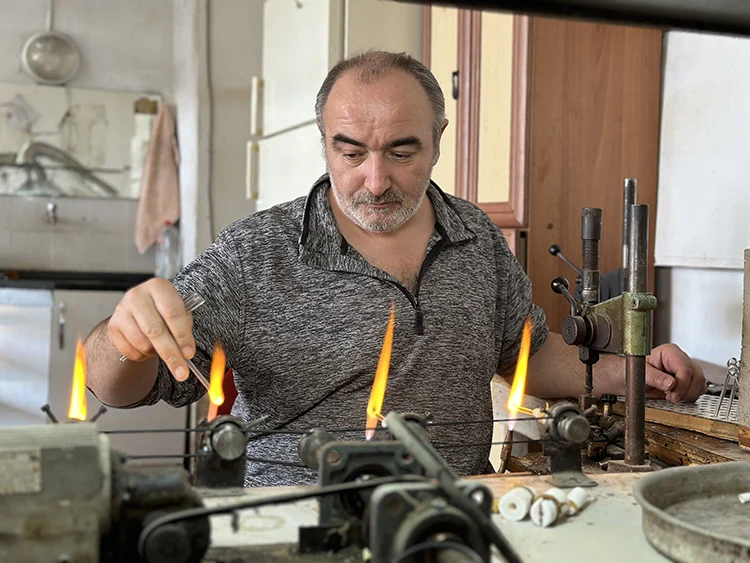 Cam Sanatını Yaşatan Baba Oğul, Gelecek Nesillere Işık Oluyor3