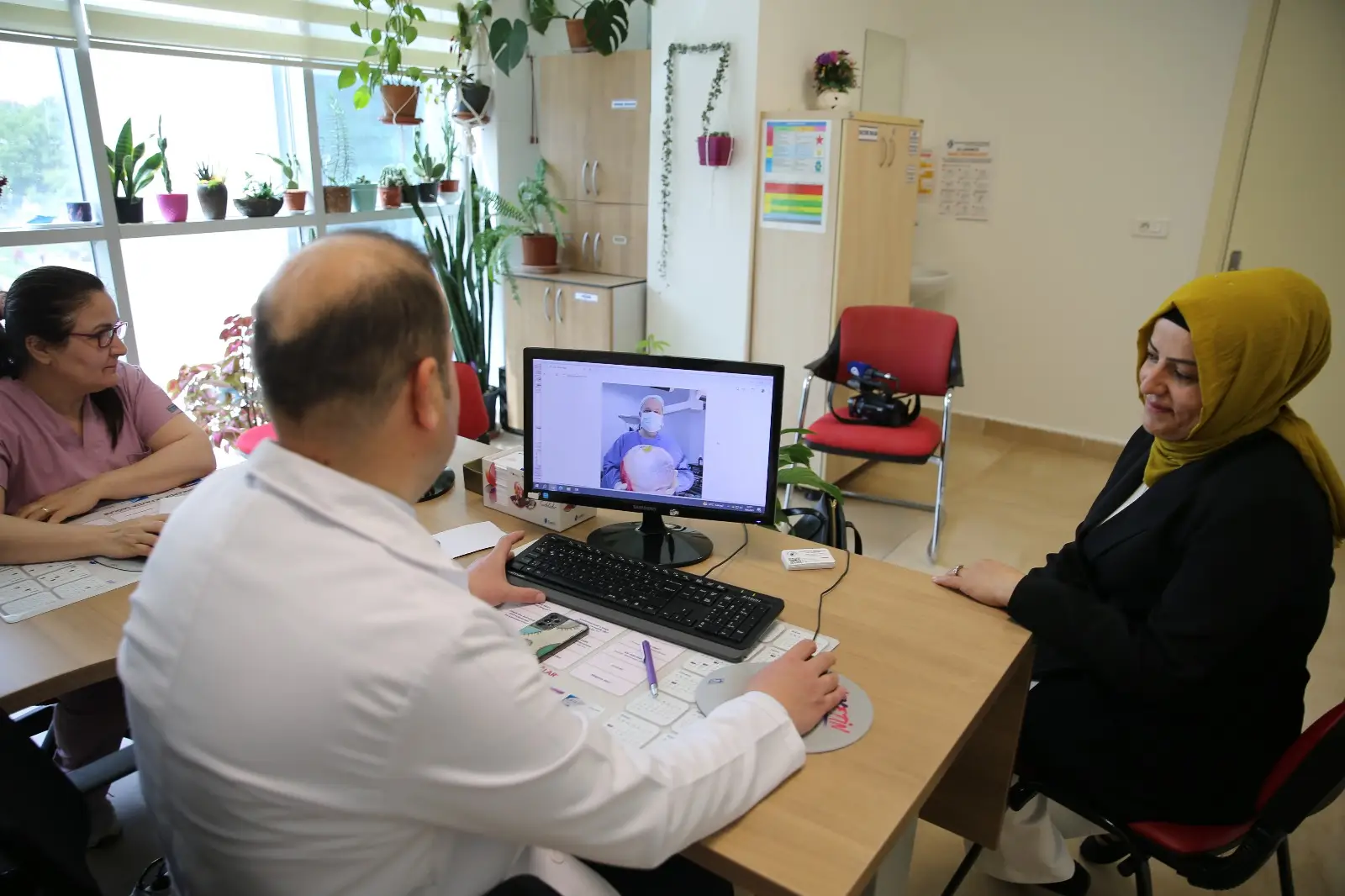 Diyet Yaptı, Karnı Inmeyince Hastaneye Gitt (2)