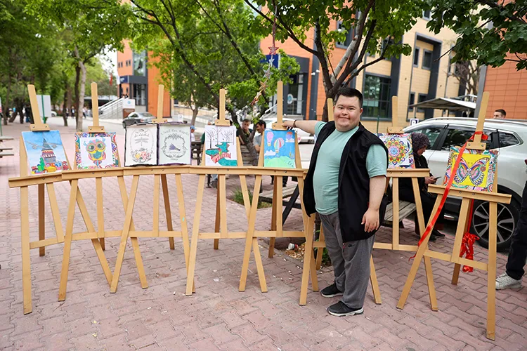 Down Sendromlu Fatih, Sanatla Kanseri Yendi5