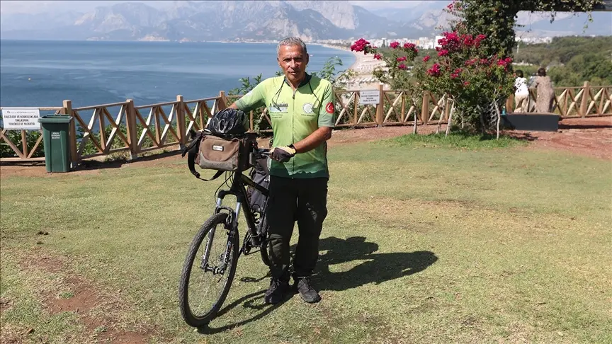 Emekli Memurun Bisikletle Dünyayı Keşfetme Serüveni