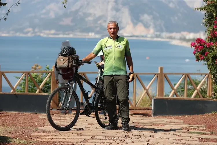 Emekli Memurun Bisikletle Dünyayı Keşfetme Serüveni1