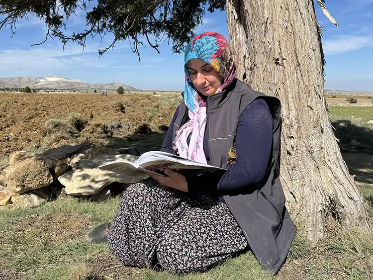 Eşini Kaybettikten Sonra Çiftçiliğe Başladı, Üniversite Hayali Kuruyor (5)