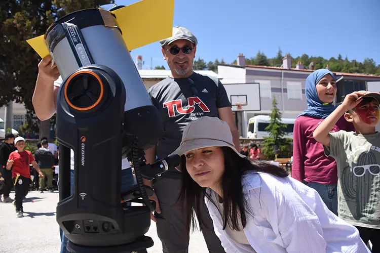Fen Öğretmeni Köy Okullarında Astronomi Sevdiriyor3