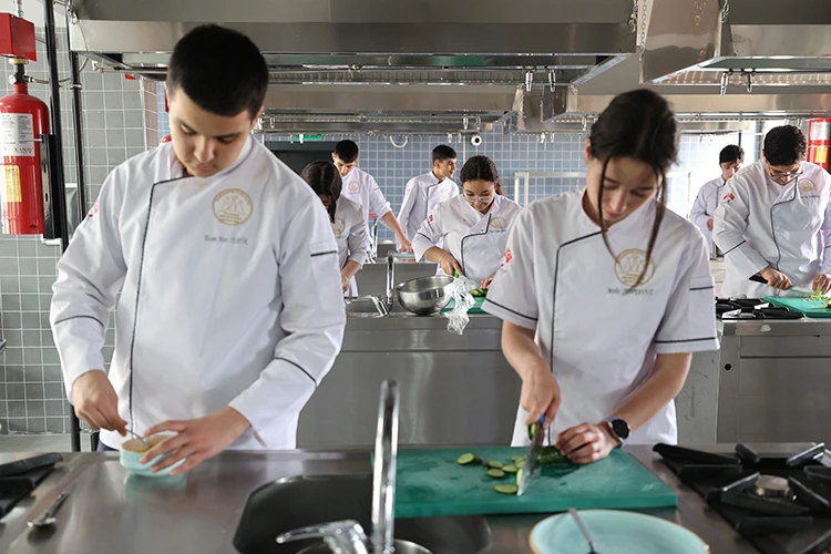 Gastronomi Öğrencilerinden Afetlere Özel Uzun Ömürlü Yemek Projesi