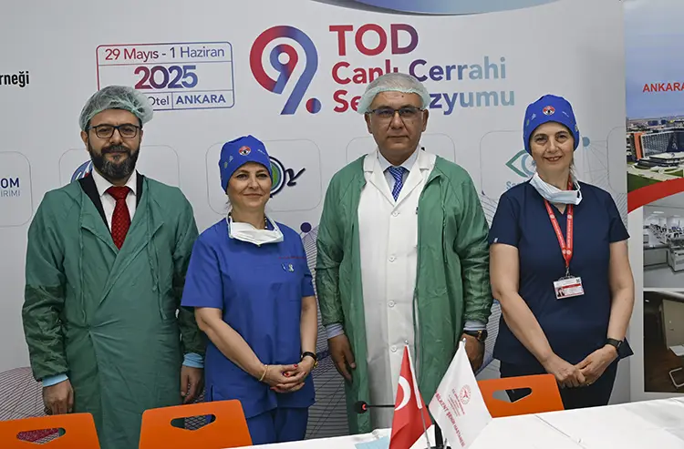 Göz Hekimleri 70 Ameliyatı Canlı Yayında Izleyicilerle Paylaşıyor