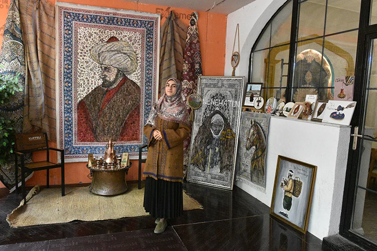 Halıya Resim Işleyerek Türk Tarihini Canlandırıyor