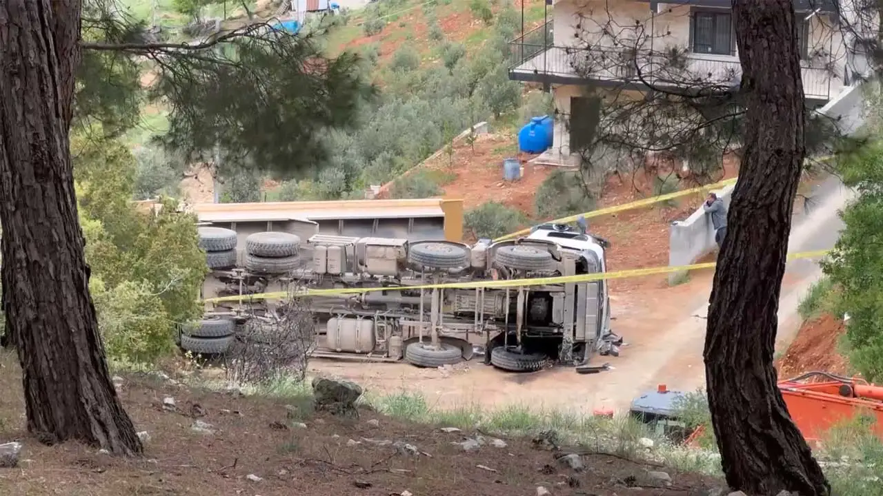 Kahramanmaraş’ta Hafriyat Kamyonu Devrildi 1 Ölü