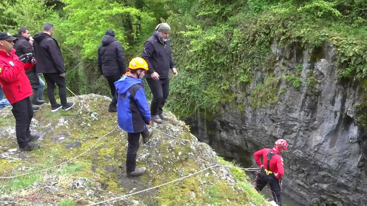 Kayboldukları Iddia Edilen 2 Kişiden Birinin Cansız Bedeni Bulundu1