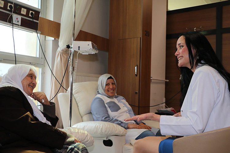 Kemoterapi Öncesi Kahkaha Yogası (1)