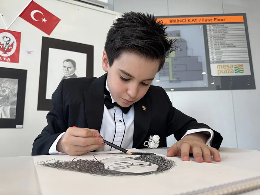 Küçük Yaşta Büyük Yetenek 9 Yaşında Sergi Açtı1