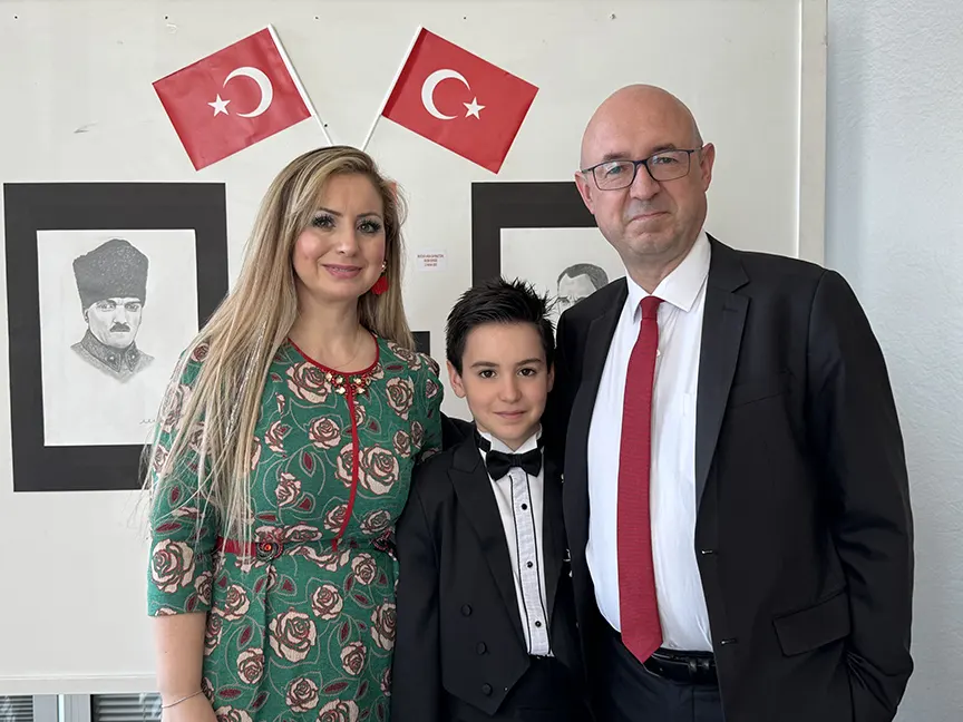 Küçük Yaşta Büyük Yetenek 9 Yaşında Sergi Açtı3