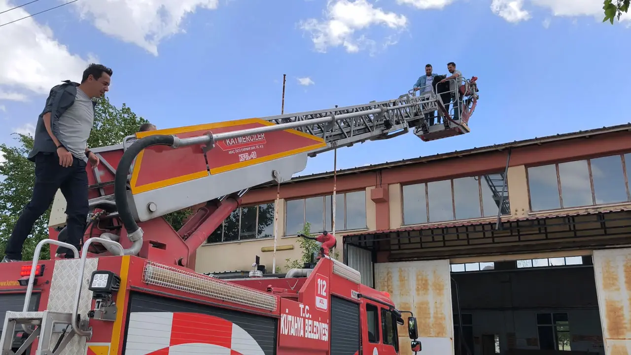Kütahya Polisi Hırsızı Çatıda Yakaladı1