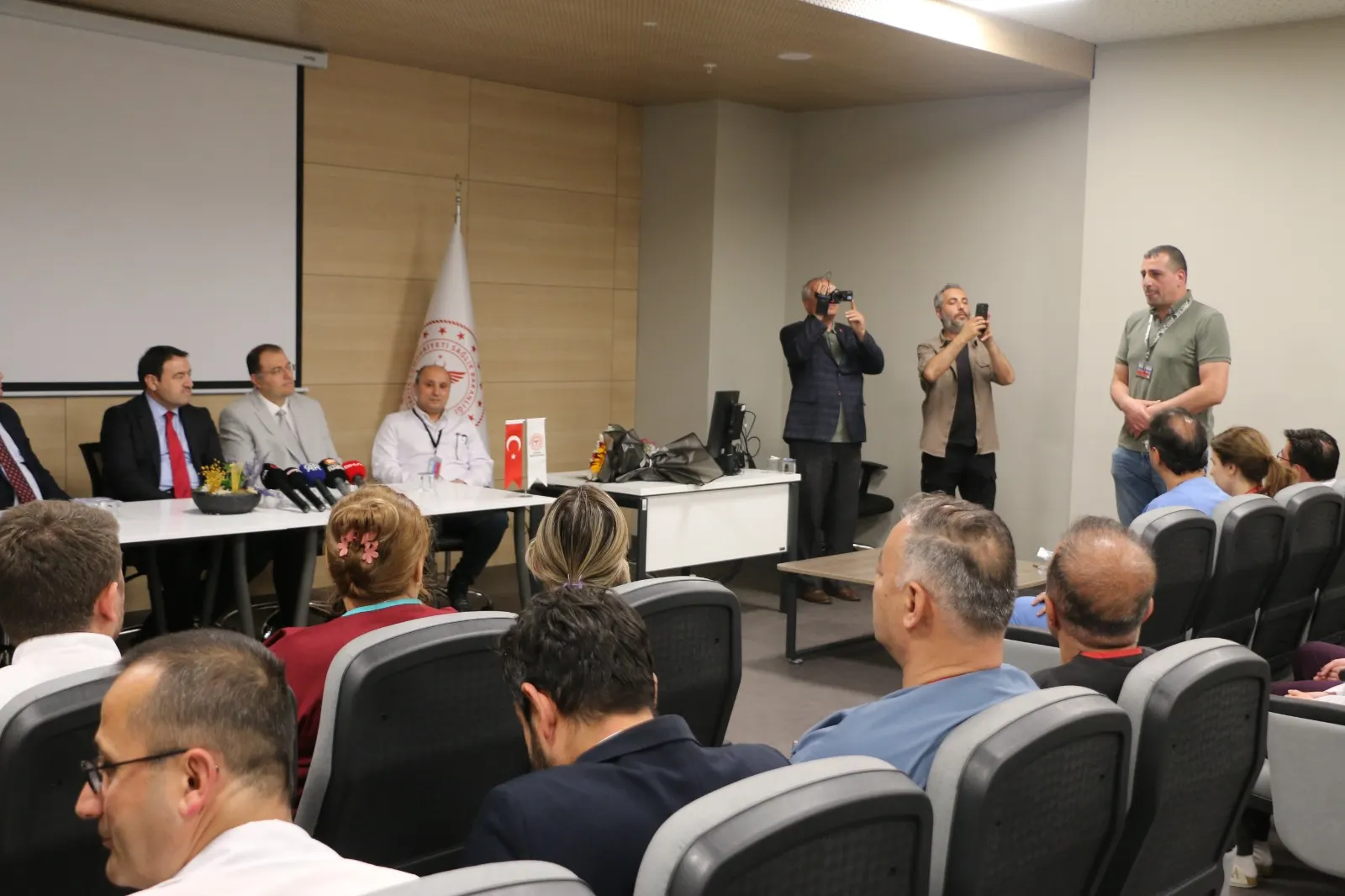 Kütahya Valisi Işın, Tıp Literatürüne Giren Sağlık Ekibini Tebrik Etti (1)