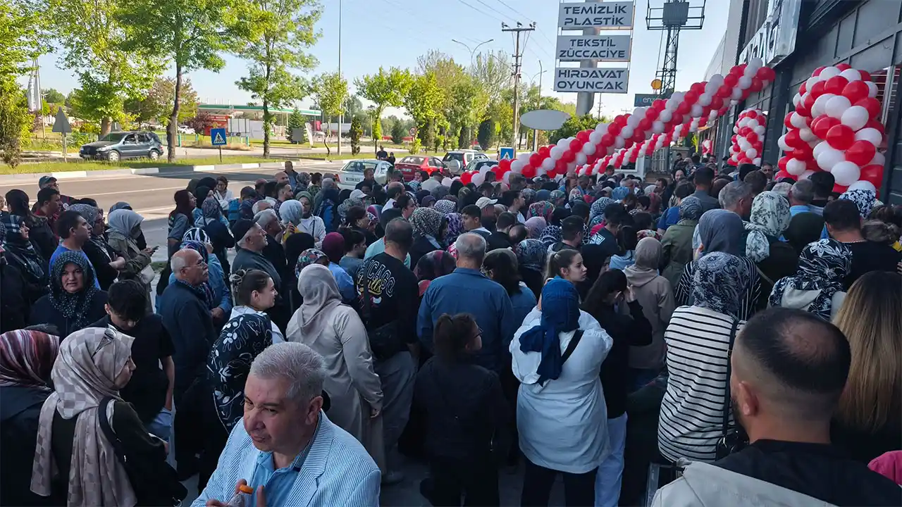 Kütahya’da “Açılışa Özel Indirim” Izdihamı5