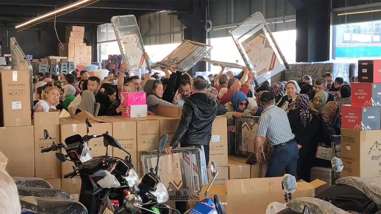 Kütahya’da “Açılışa Özel Indirim” Izdihamı7