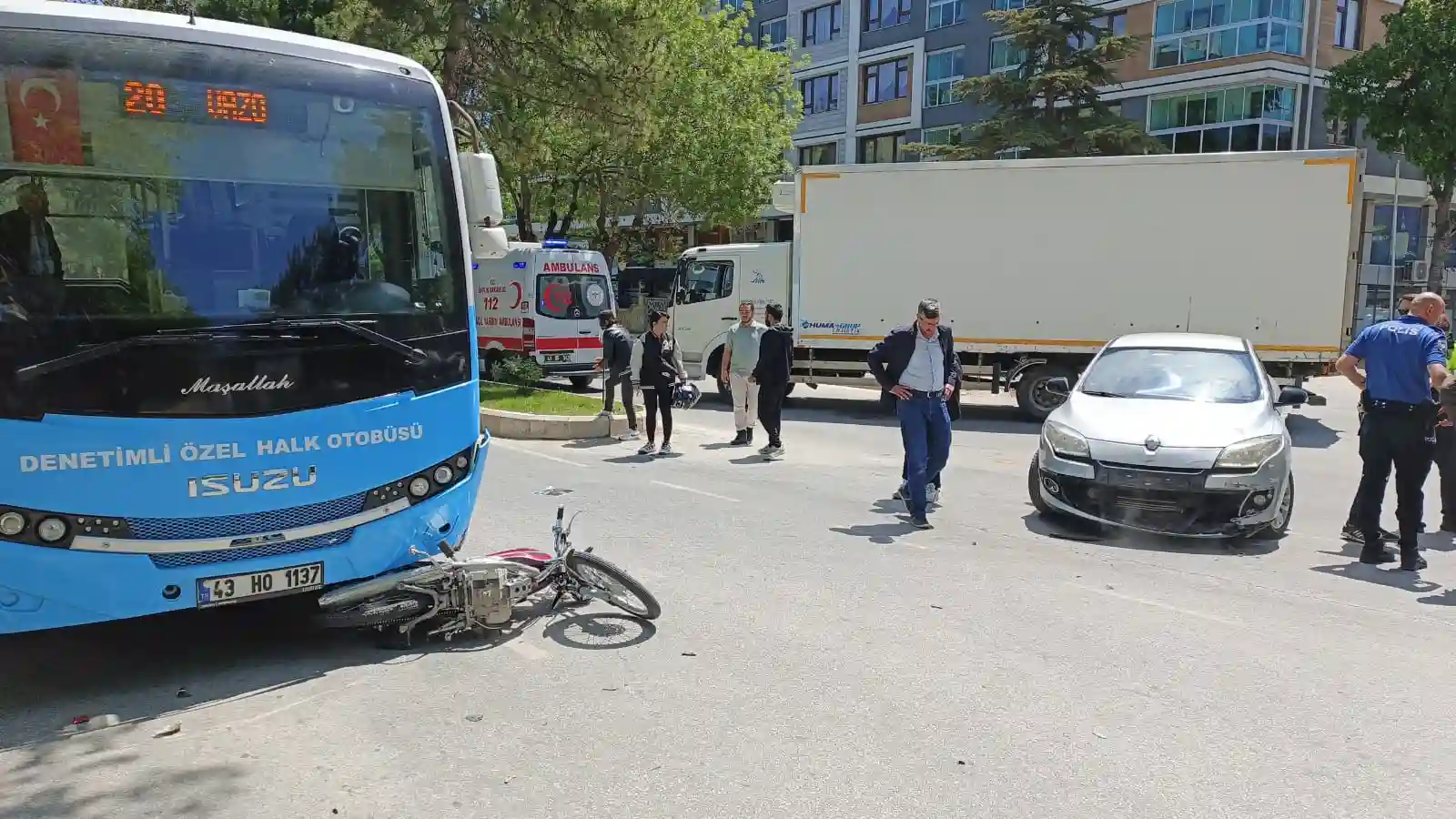 Kütahya’da Ara Yoldan Çıktı, Motosiklete Çarptı, 1 Yaralı (3)